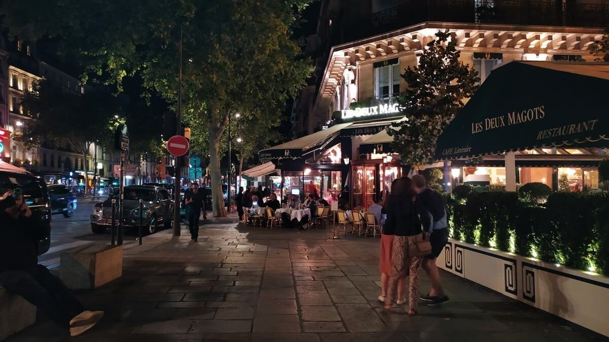Les Deux Magots interior